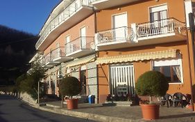Albergo Al Sole Ad Aquila Di Arroscia Im A Trenta Chilometri Dal Mare